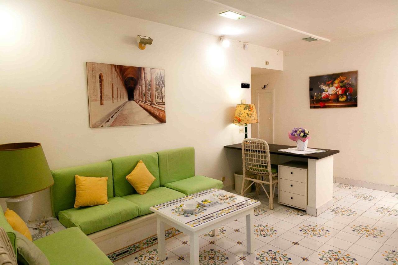 Casa Vacanze Belledonne Leilighet Napoli Eksteriør bilde